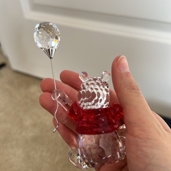 Swarovski Winnie The Pooh With Balloon - Picture 2 of 3